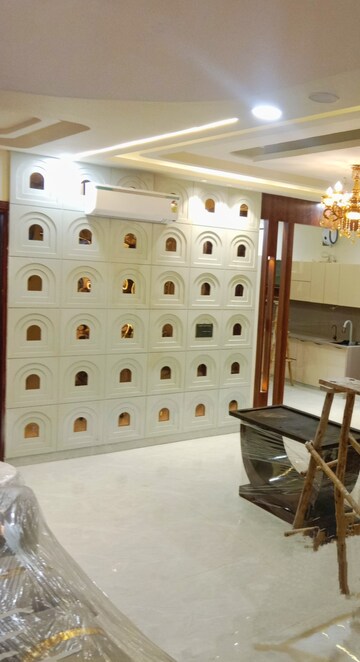 Team Area in 5 BHK Independent House at Udai Nagar – for Sale
