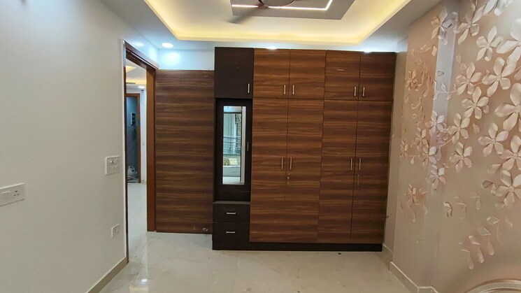 Room, dwarka mor 4 Bedroom 125 Sq.Yd. Builder Floor In Dwarka Mor Delhi 8982830