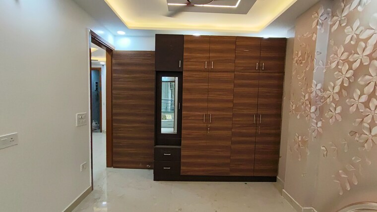 Room, dwarka mor 4 Bedroom 125 Sq.Yd. Builder Floor In Dwarka Mor Delhi 8982830