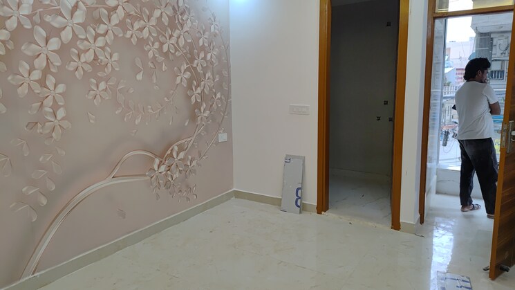 Room, dwarka mor 4 Bedroom 125 Sq.Yd. Builder Floor In Dwarka Mor Delhi 8982830