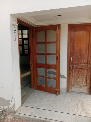 Room in 1 BHK Builder Floor at Sector 18 – for Rent