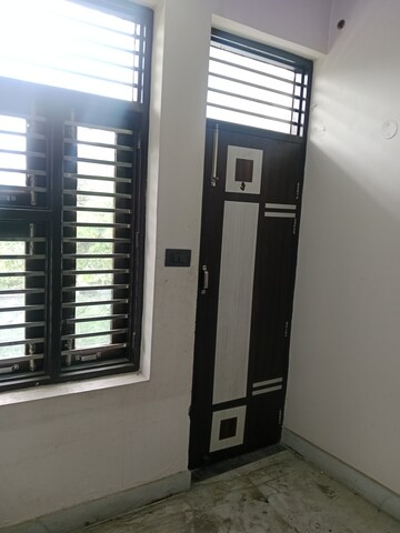 Room in 1.5 BHK Builder Floor at Sector 18 – for Rent