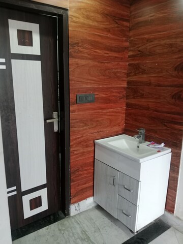  1.5 BHK Builder Floor at Sector 18 – for Rent