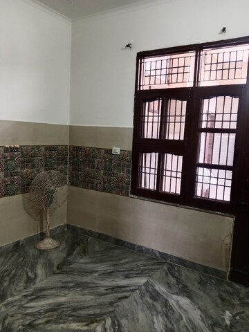 Room in 2 BHK Builder Floor at Sector 6 – for Rent