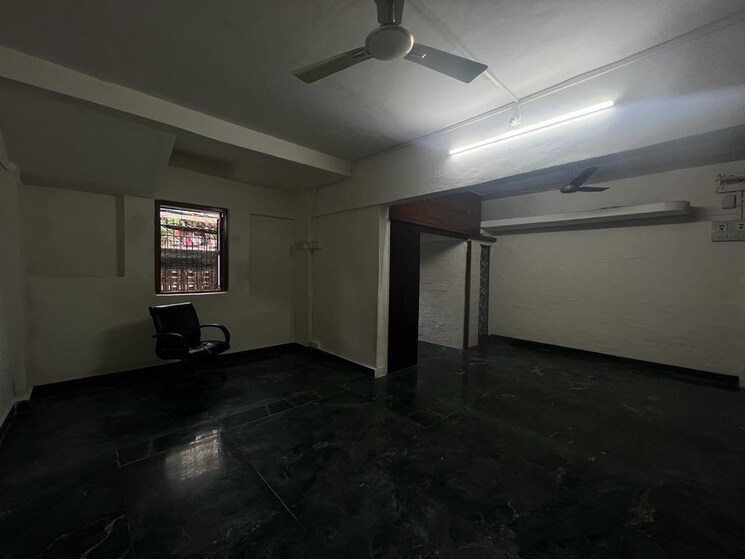  Parking, kaliandas-udyog-bhavan Commercial Office Space 400 Sq.Ft. In Prabhadevi Mumbai 8982974