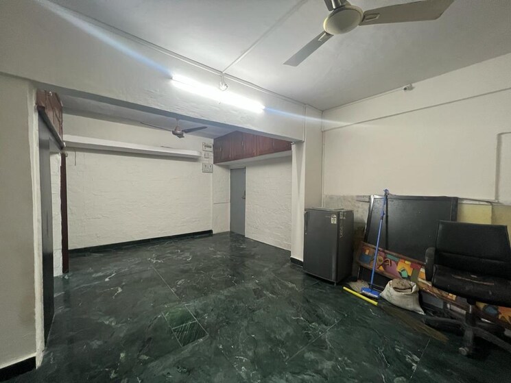  Parking, kaliandas-udyog-bhavan Commercial Office Space 400 Sq.Ft. In Prabhadevi Mumbai 8982974