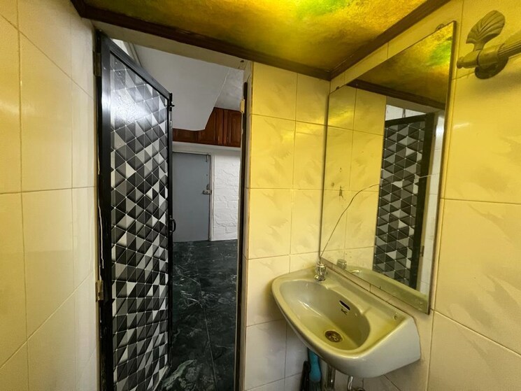 Bathroom, kaliandas-udyog-bhavan Commercial Office Space 400 Sq.Ft. In Prabhadevi Mumbai 8982974