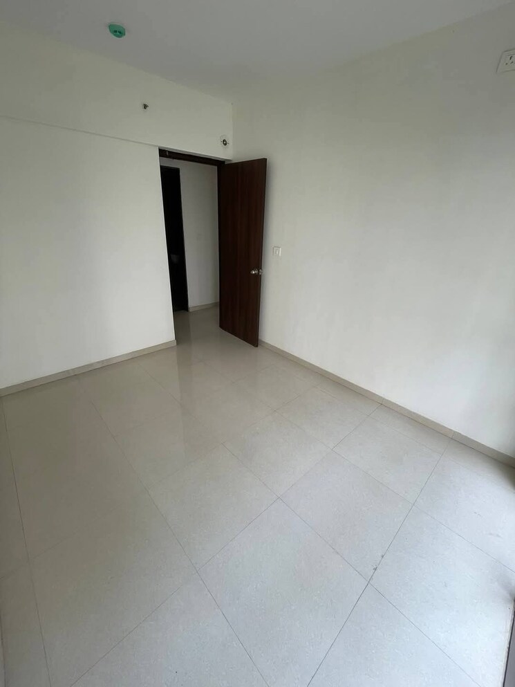 Room, lodha-downtown 2.5 Bedroom 1095 Sq.Ft. Apartment In Dombivli East Thane 8983006