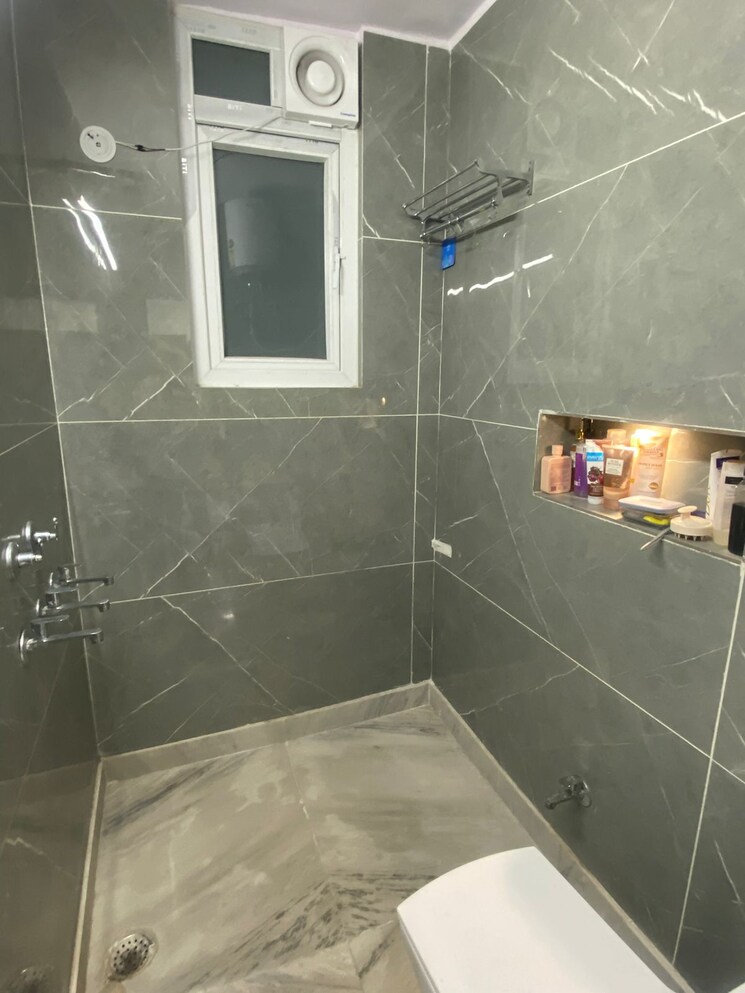 Bathroom, karol bagh 1 RK 650 Sq.Ft. Independent House In Karol Bagh Delhi 8983014