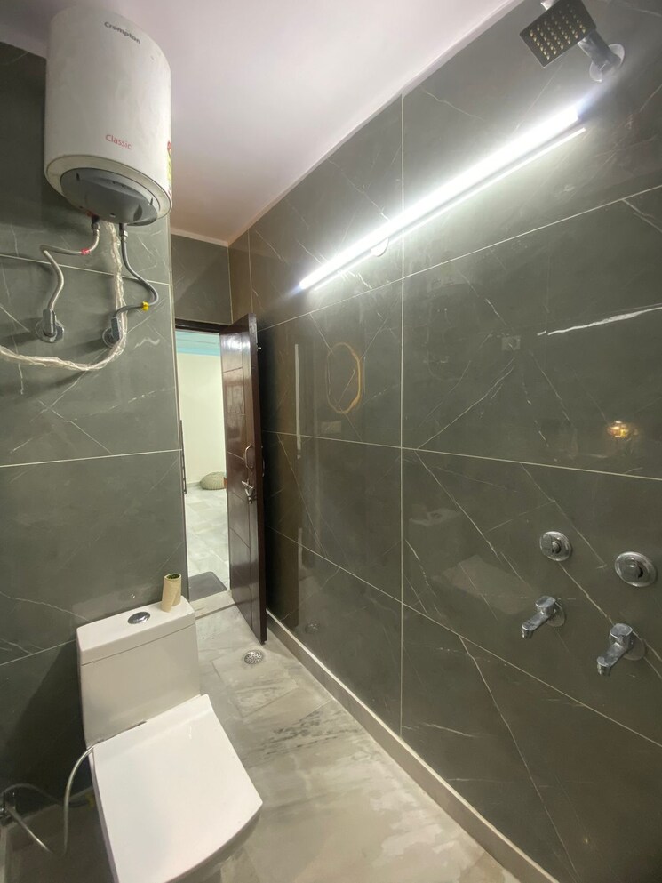 Bathroom, karol bagh 1 RK 650 Sq.Ft. Independent House In Karol Bagh Delhi 8983014