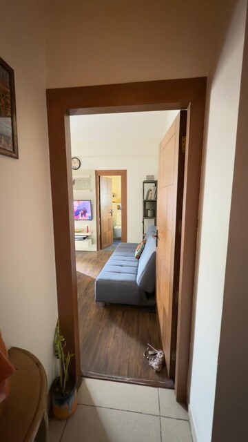 Master Bedroom in 3.5 BHK Apartment at Ajnara Daffodil, Sector 137 – for Sale