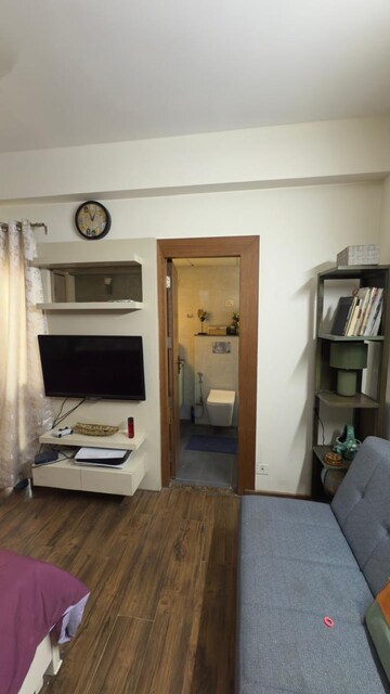  3.5 BHK Apartment at Ajnara Daffodil, Sector 137 – for Sale