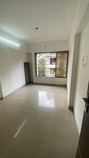Room in 2 BHK Apartment at Shanti Apartments Kandivali West, Kandivali West – for Sale