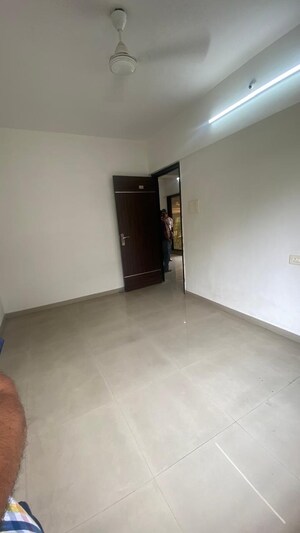 Room in 2 BHK Apartment at Shanti Apartments Kandivali West, Kandivali West – for Sale