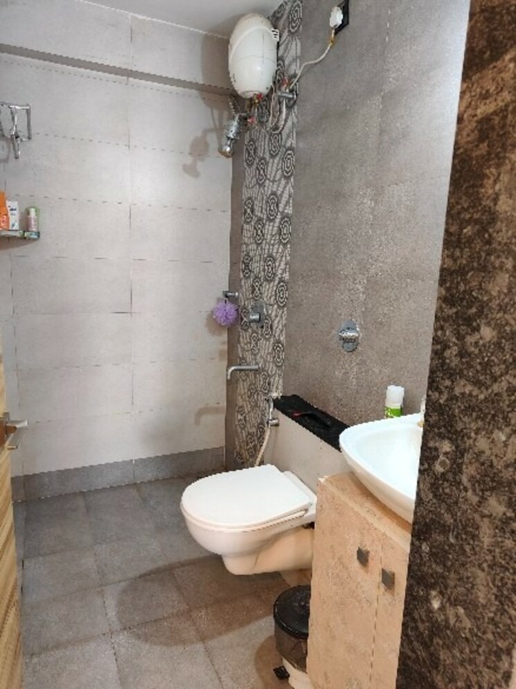 Bathroom, aeropolis-phase-ii 2.5 Bedroom 1250 Sq.Ft. Apartment In Dhanori Pune 8983076