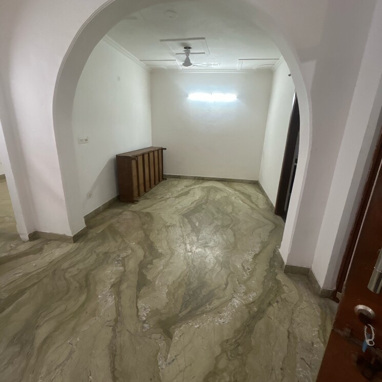 Room, kotla mubarakpur 2 Bedroom 1000 Sq.Ft. Builder Floor In Kotla Mubarakpur Delhi 8983081