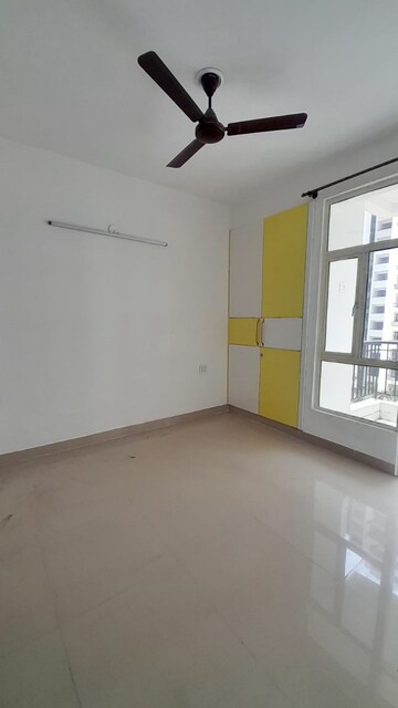 Room in 2 BHK Apartment at Purvanchal PMO Apartments, Sector 62 – for Rent
