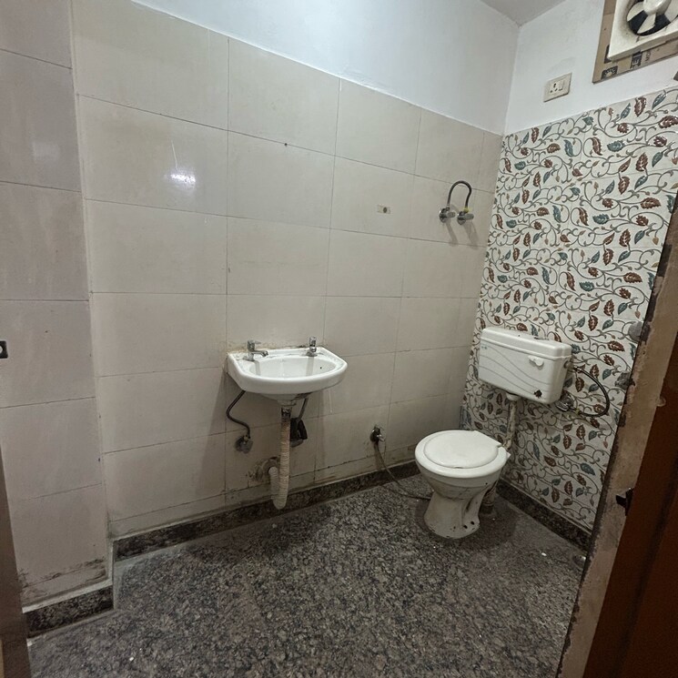 Bathroom, kotla mubarakpur 2 Bedroom 1450 Sq.Ft. Builder Floor In Kotla Mubarakpur Delhi 8983090