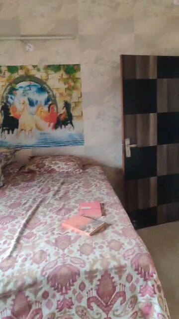 Bedroom in 2 BHK Builder Floor at Vaishali Sector 5 – for Rent