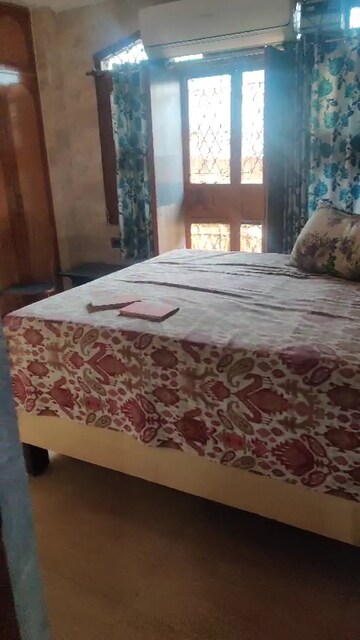 Bedroom in 2 BHK Builder Floor at Vaishali Sector 5 – for Rent