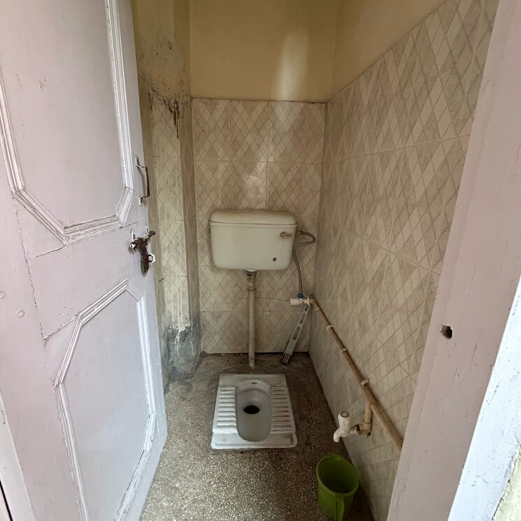 Bathroom, kotla mubarakpur 2 Bedroom 700 Sq.Ft. Builder Floor In Kotla Mubarakpur Delhi 8983113