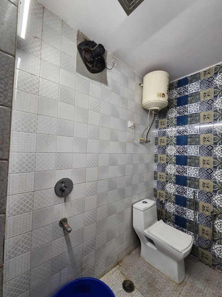 Bathroom, jharoda majra burari 2 Bedroom 450 Sq.Ft. Apartment In Jharoda Majra Burari Delhi 8983122