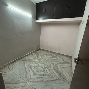 Room in 2 BHK Builder Floor at Kotla Mubarakpur – for Rent