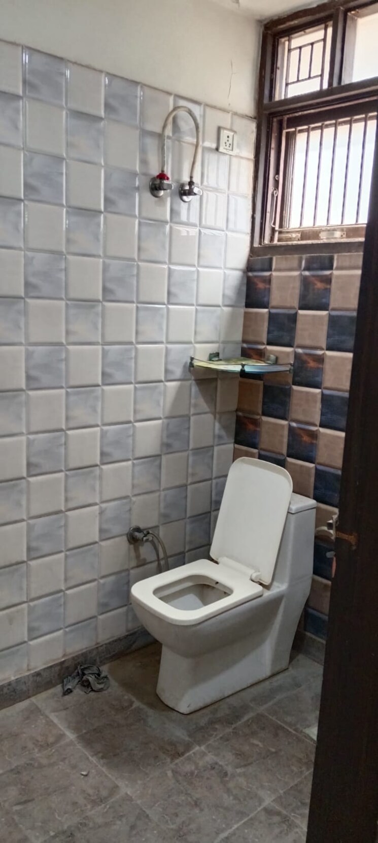 Bathroom, ml-73-avenue 2 Bedroom 1050 Sq.Ft. Builder Floor In Sector 73 Noida 8983160