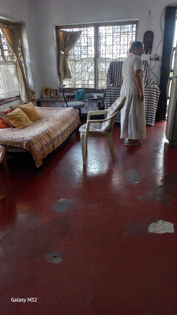 Room in 2 BHK Apartment at Park Street – for Sale