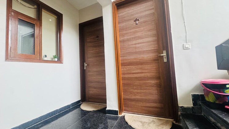 Room, pir machalla 3 Bedroom 126 Sq.Yd. Builder Floor In Pir Machalla Zirakpur 8983289