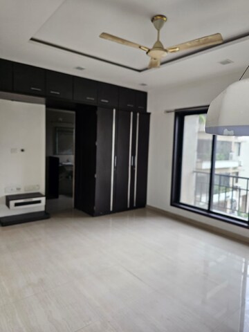 Room in 3.5 BHK Apartment at Chandkheda – for Sale