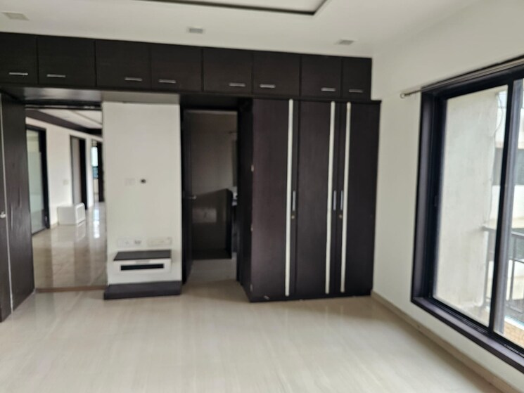 Room, chandkheda 3.5 Bedroom 325 Sq.Yd. Apartment In Chandkheda Ahmedabad 8983372