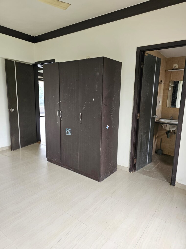 Room, chandkheda 3.5 Bedroom 325 Sq.Yd. Apartment In Chandkheda Ahmedabad 8983372
