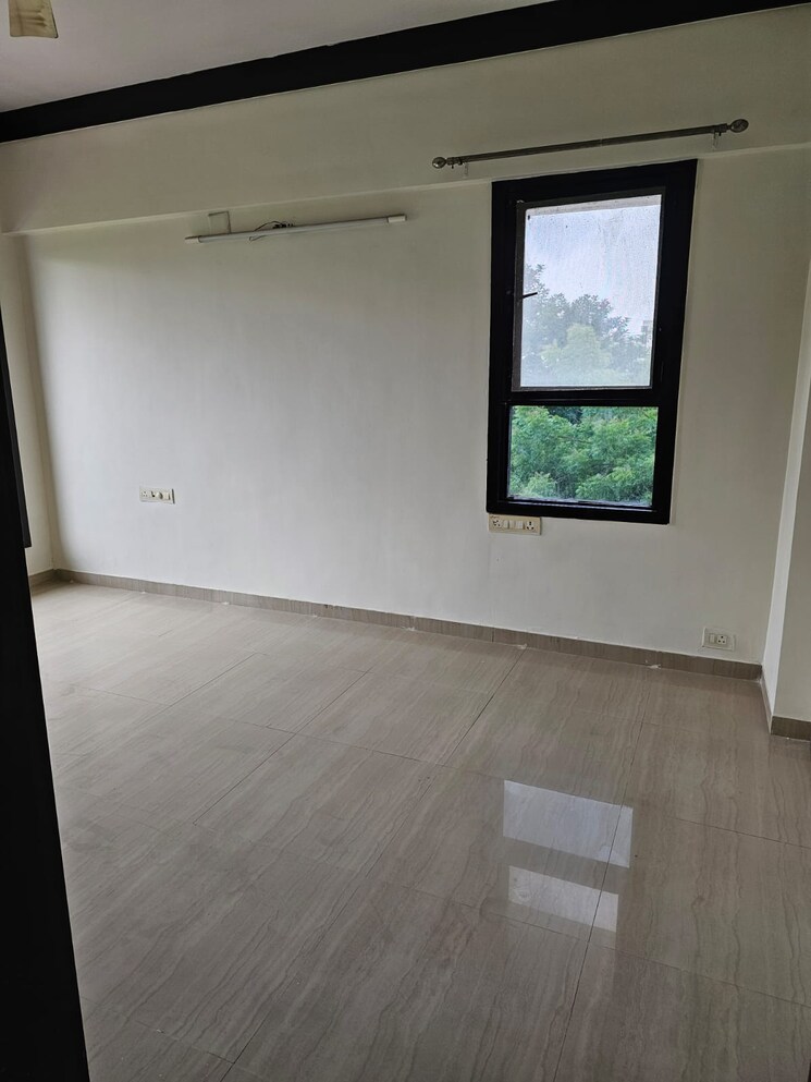 Room, chandkheda 3.5 Bedroom 325 Sq.Yd. Apartment In Chandkheda Ahmedabad 8983372