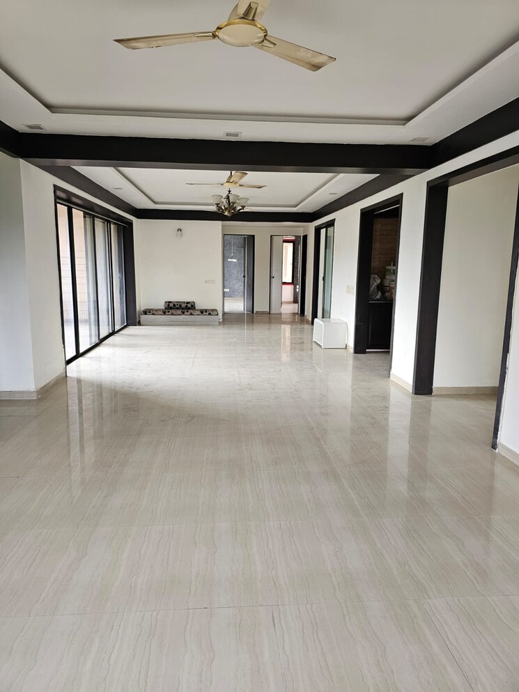 Room, chandkheda 3.5 Bedroom 325 Sq.Yd. Apartment In Chandkheda Ahmedabad 8983372