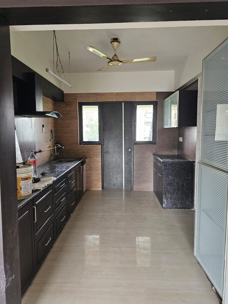 Kitchen, chandkheda 3.5 Bedroom 325 Sq.Yd. Apartment In Chandkheda Ahmedabad 8983372