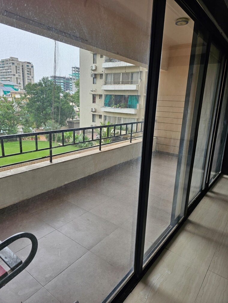 Balcony, chandkheda 3.5 Bedroom 325 Sq.Yd. Apartment In Chandkheda Ahmedabad 8983372