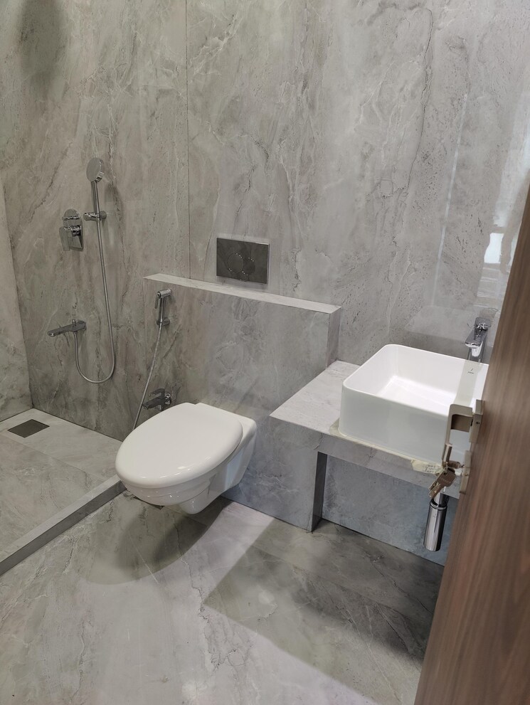 Bathroom, indiabulls-blu 4 Bedroom 2100 Sq.Ft. Apartment In Worli Mumbai 8983355