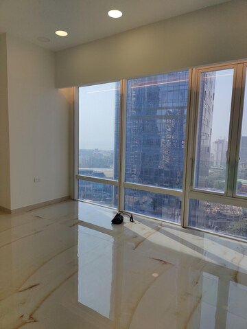 Room in 4 BHK Apartment at Indiabulls Blu, Worli – for Sale