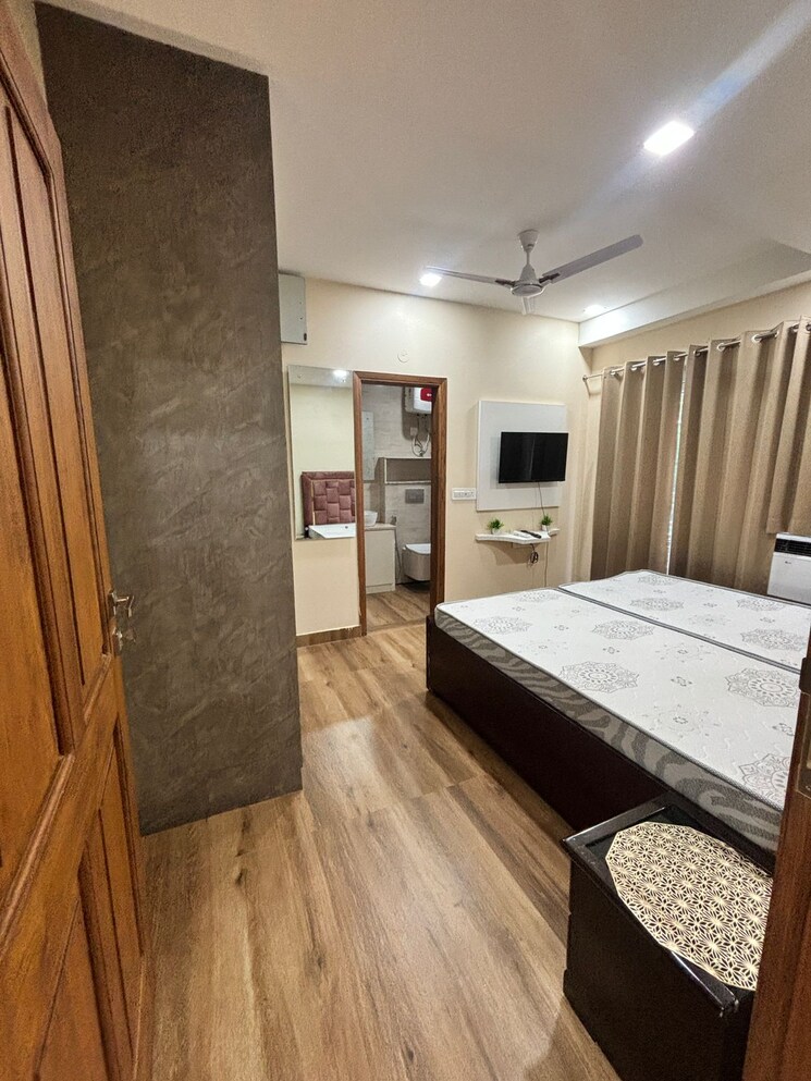 Bedroom, sector 42 1 Bedroom 1240 Sq.Ft. Builder Floor In Sector 42 Gurgaon 8983389