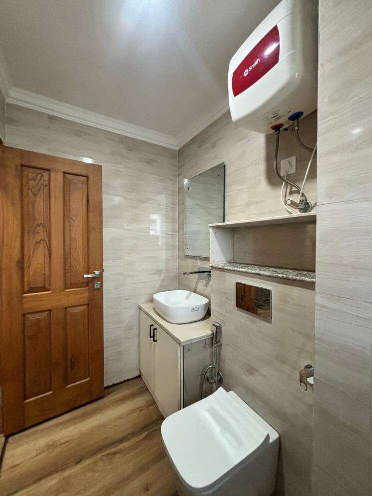 Bathroom, sector 42 1 Bedroom 1240 Sq.Ft. Builder Floor In Sector 42 Gurgaon 8983389