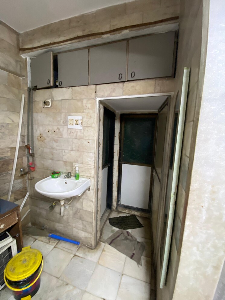Bathroom, ratnamani-apartment Commercial Office Space 700 Sq.Ft. In Naupada Thane 8983399
