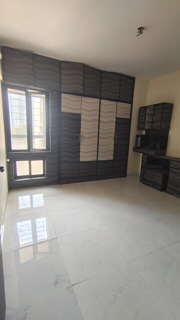 Room in 2 BHK Apartment at Neelkanth Palms Phase 2, Thane West – for Rent