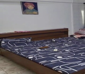 Bedroom in 1 BHK Apartment at Dadar East – for Rent