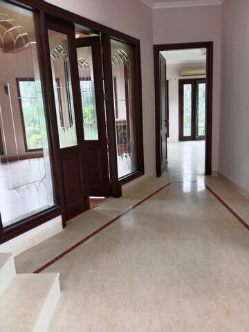 Building Lobby in 5 BHK Villa at Palm Residency Chhatarpur, Chattarpur – for Rent