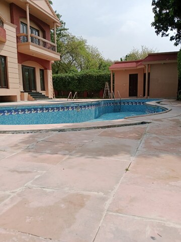 Swimming Pool in 5 BHK Villa at Palm Residency Chhatarpur, Chattarpur – for Rent