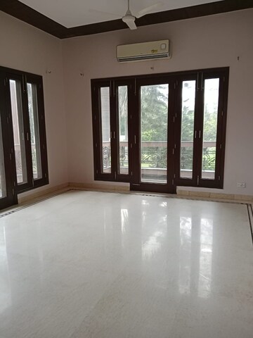 Room in 5 BHK Villa at Palm Residency Chhatarpur, Chattarpur – for Rent