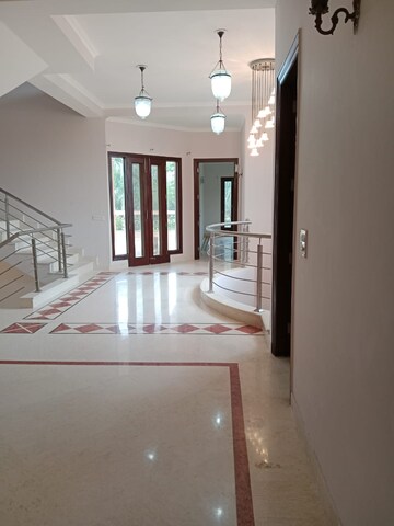 Room in 5 BHK Villa at Palm Residency Chhatarpur, Chattarpur – for Rent