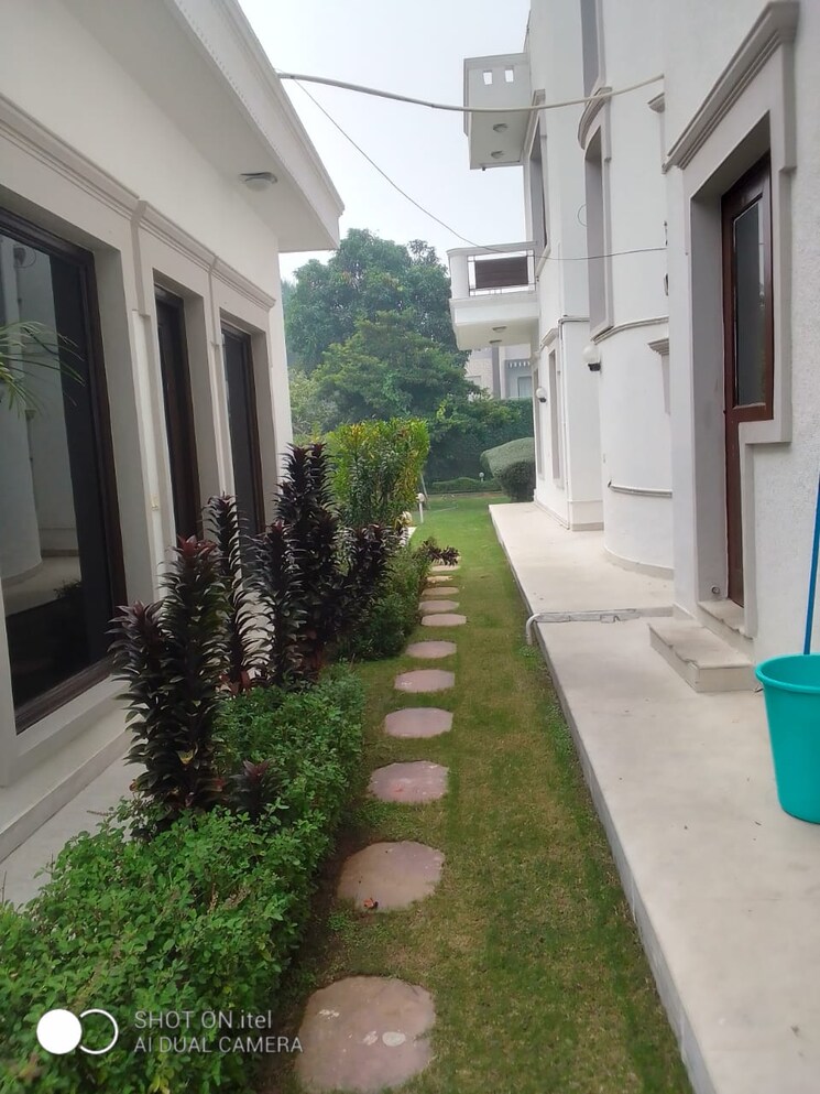 Balcony, palm-residency-chhatarpur 5 Bedroom 41000 Sq.Ft. Villa In Chattarpur Delhi 8983409