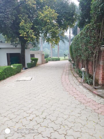 Parking in 5 BHK Villa at Palm Residency Chhatarpur, Chattarpur – for Rent